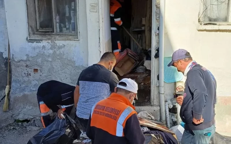 Mudanya Şükrü Çavuş’ta çöp ev sorunu!
